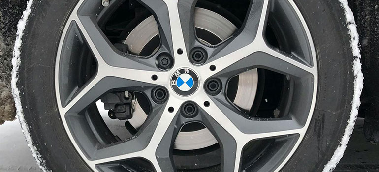 checking tires before you move in the snow